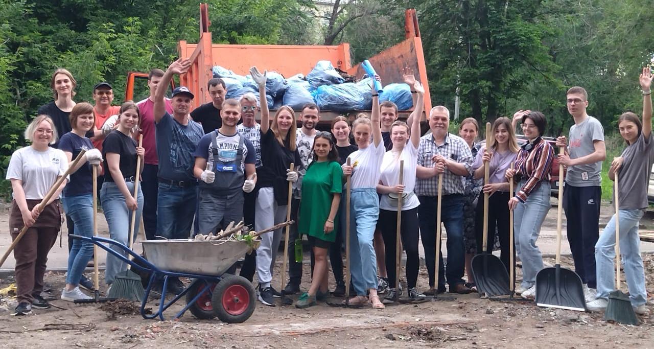 Студенты УРБАС приняли участие в субботнике