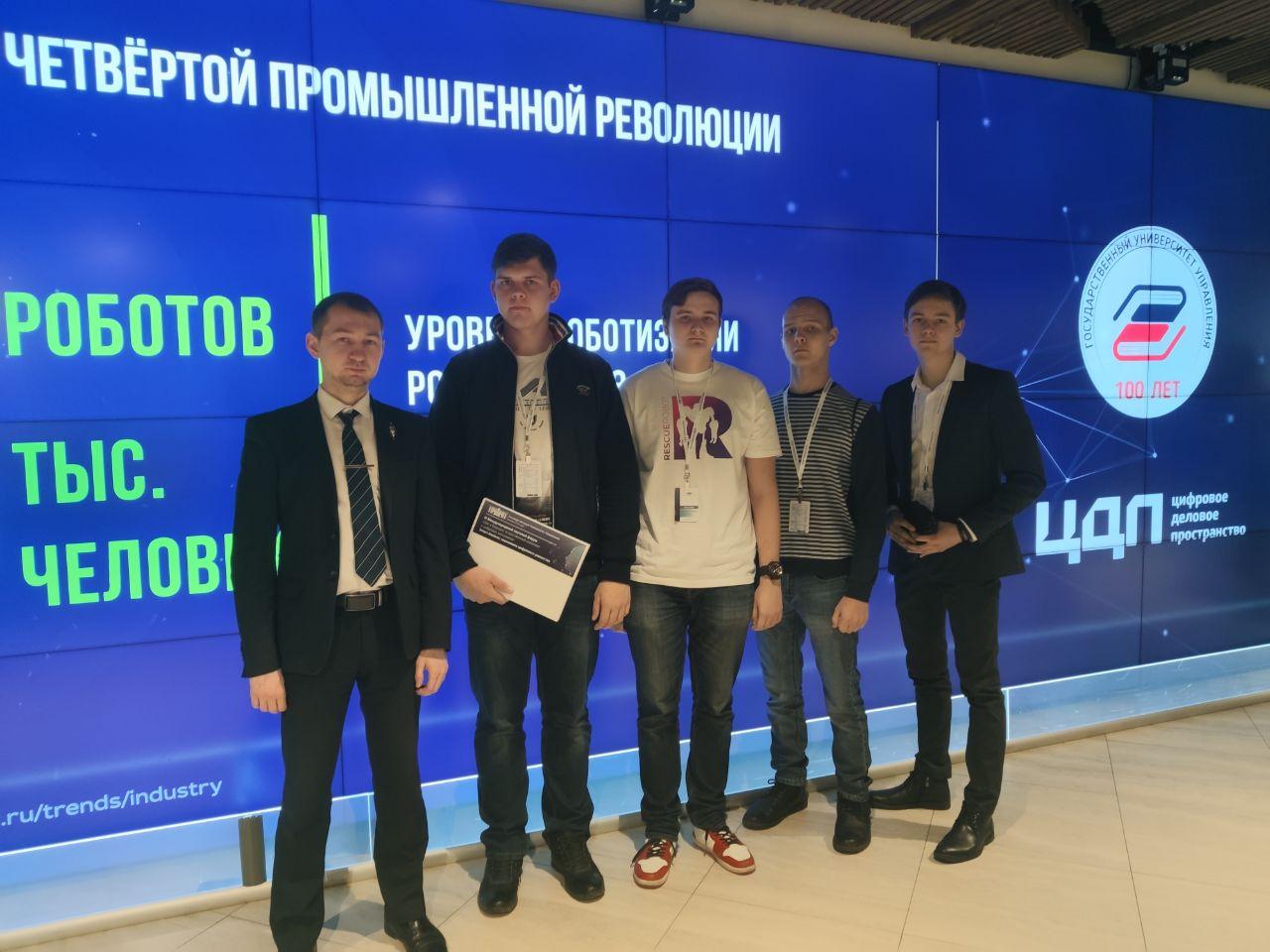 Второй день международного форума: делегация ЭТИ посетила образовательные лекции