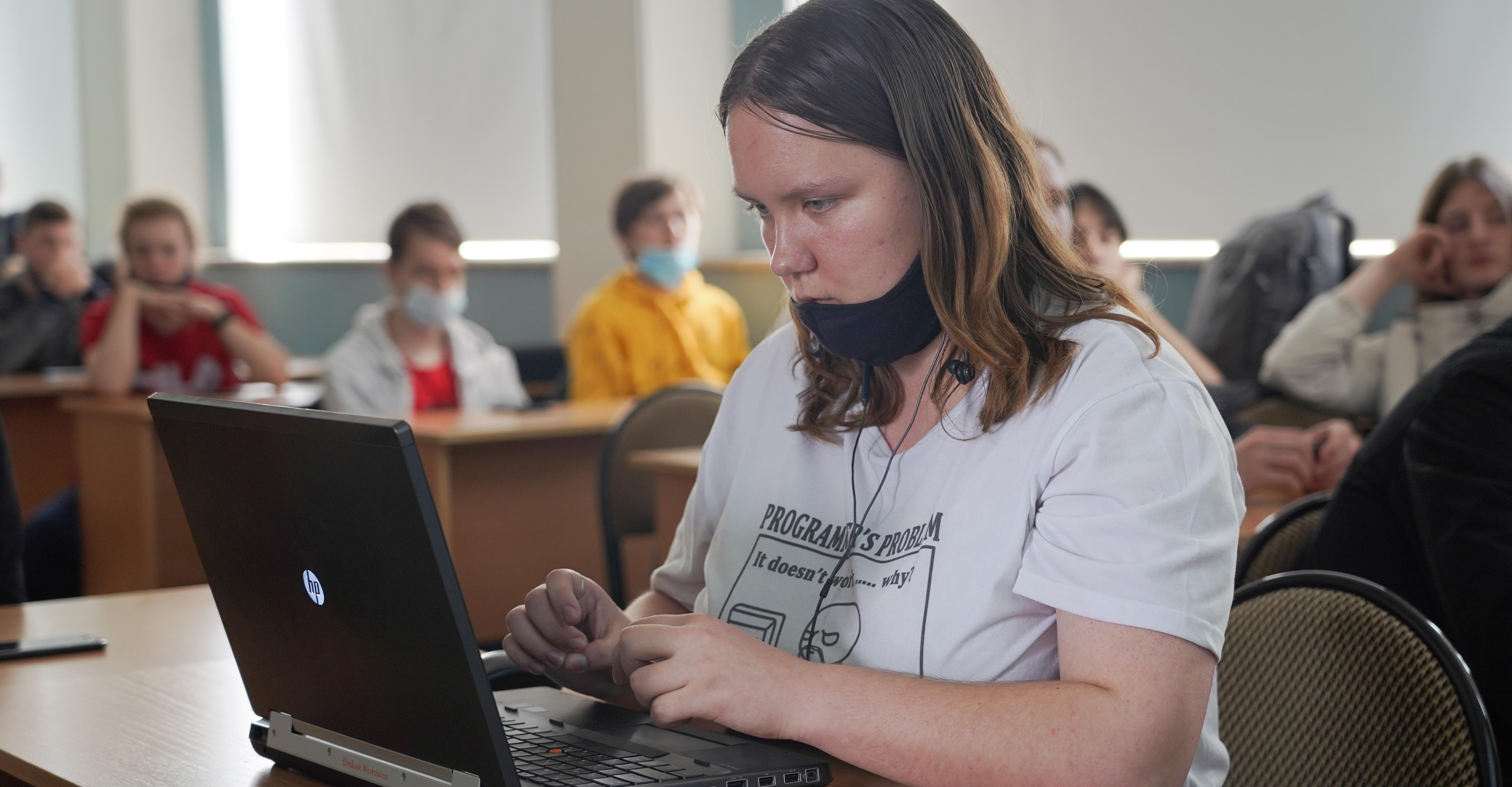 На мастер-классе IT-марафона «Цифровой ветер» студенты решали нестандартные алгоритмические задачи