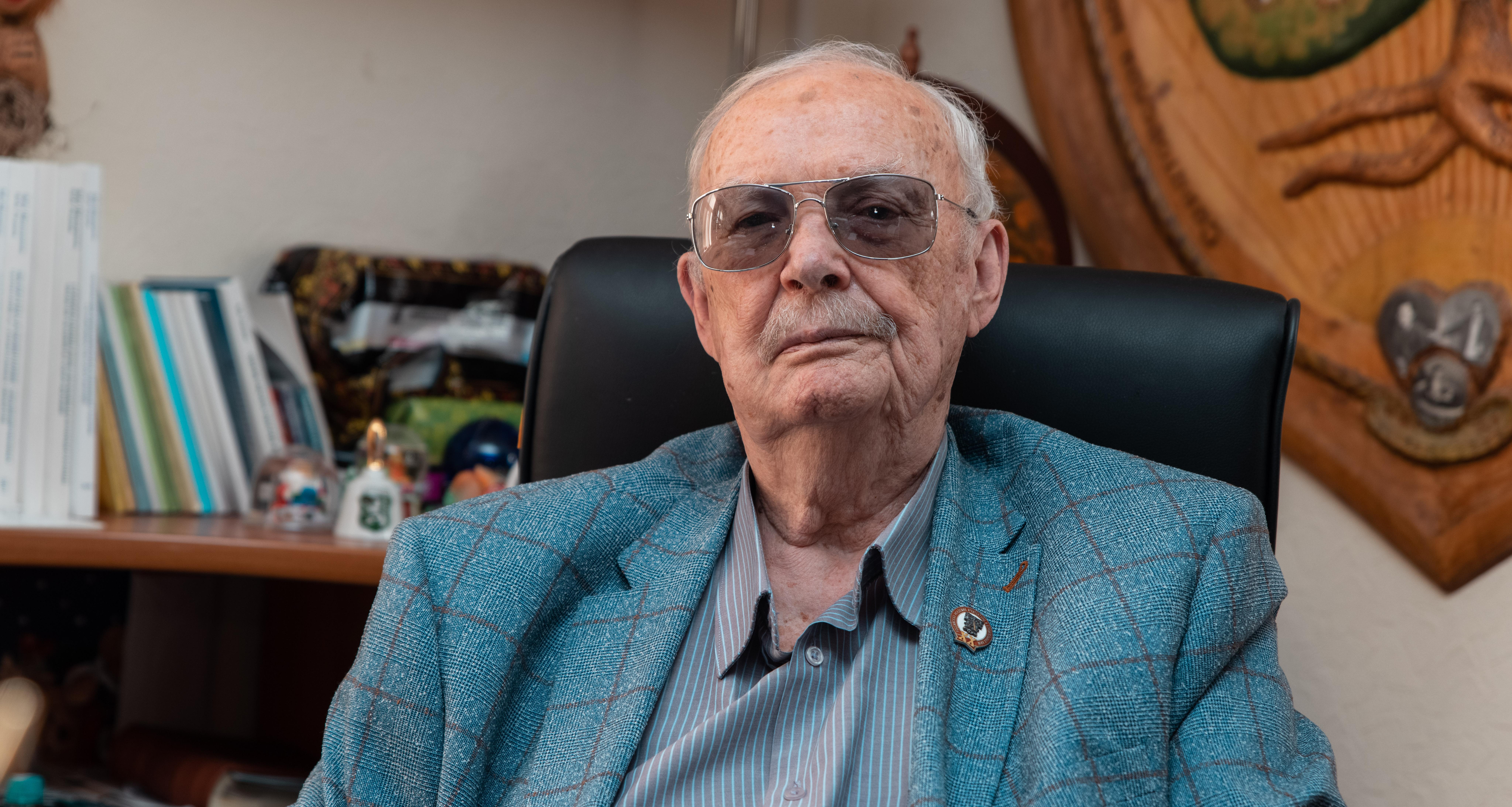 Поздравление по случаю юбилея Владилена Васильевича Петрова