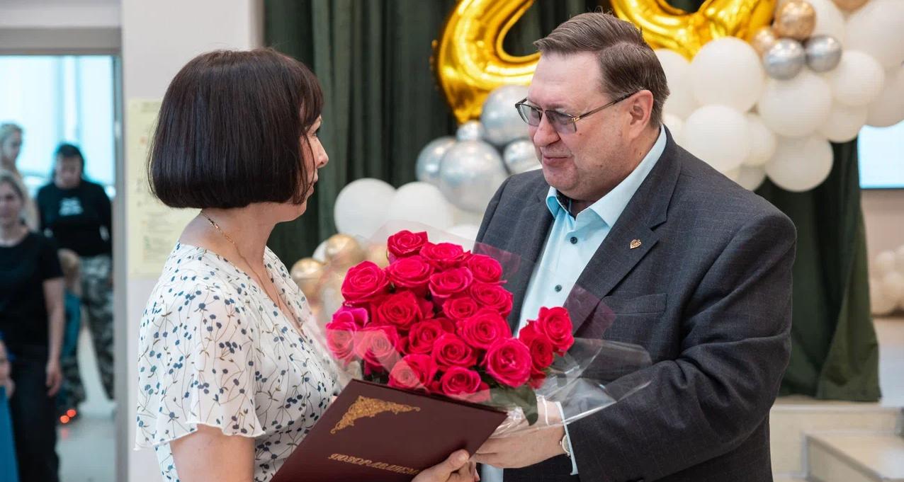 Сергей Наумов поздравил выпускников школы №73