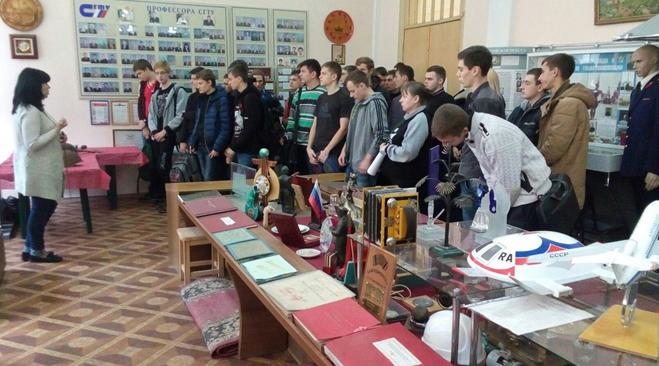 Студенты группы б-ЭЛНЭ-11 ИнЭТМ посетили музей истории СГТУ имени Гагарина Ю.А.