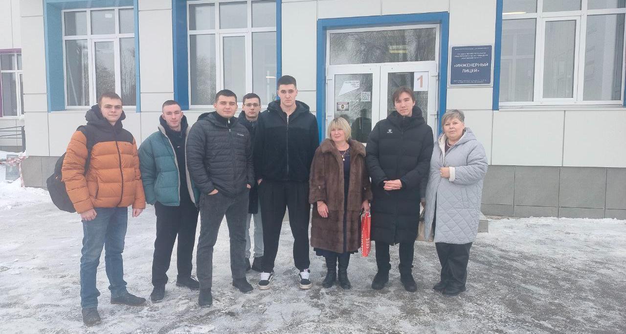 Преподаватели и студенты Политеха познакомили школьников с передовым инженерным оборудованием