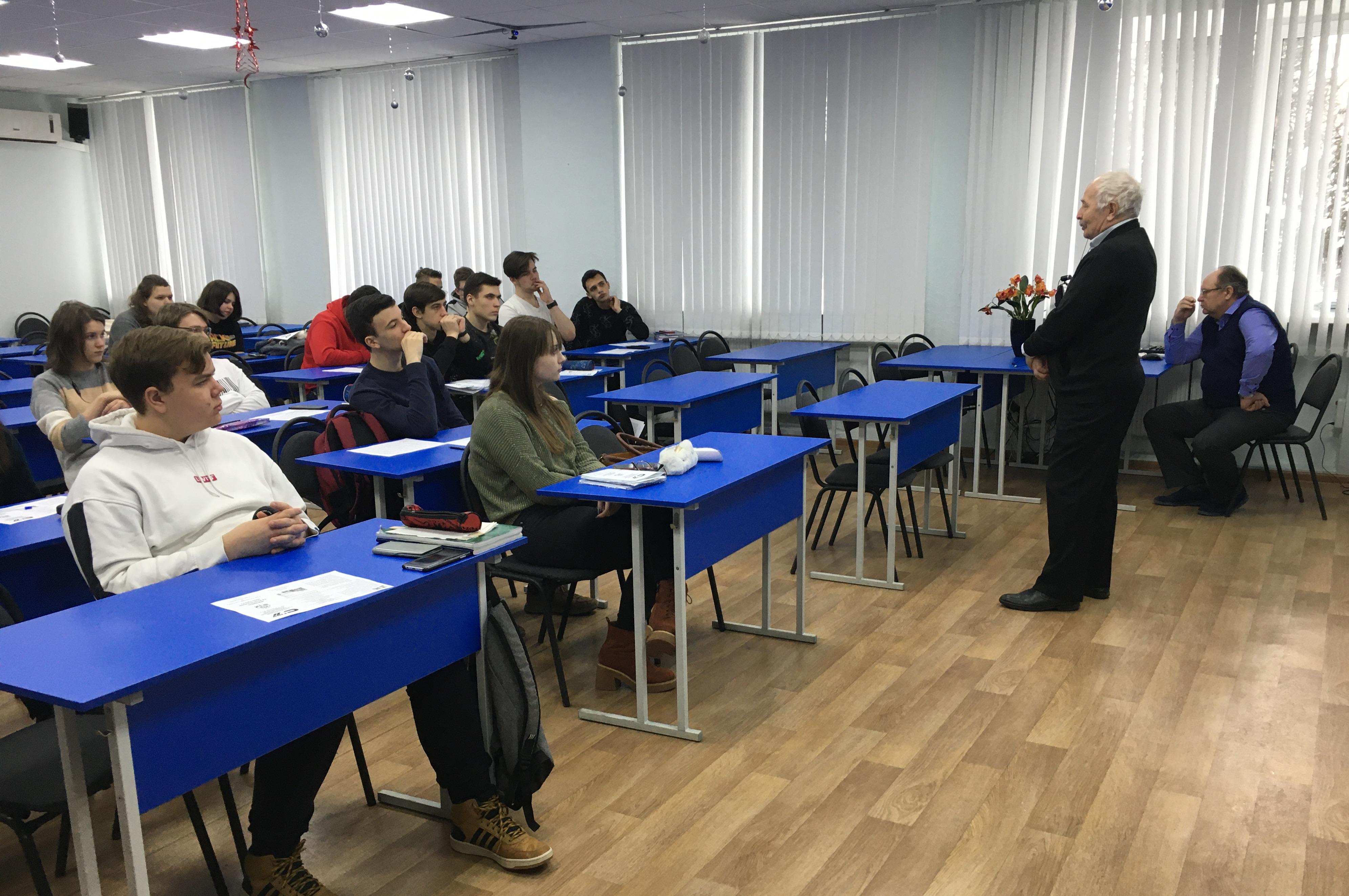 Директор ФТИ рассказал лицеистам об особенностях приемной кампании 