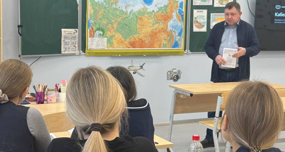 Представитель Политеха встретился со старшеклассниками школы «Ласточкино»