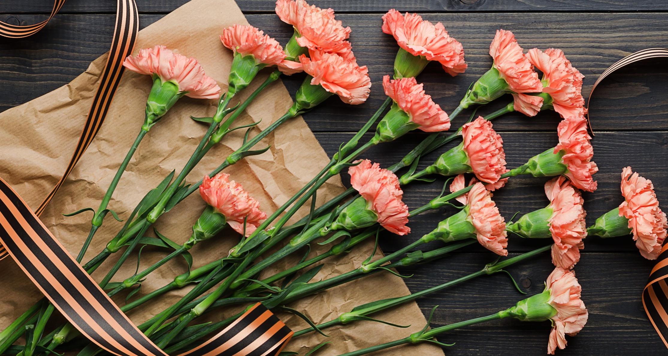 Сотрудники СГТУ поздравили ветеранов c наступающим Днем Победы