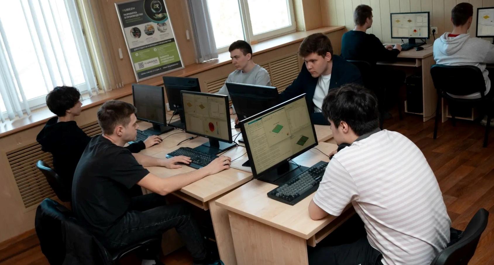 Студенты ИнЭТиП изучают антенны с фрактальной геометрией