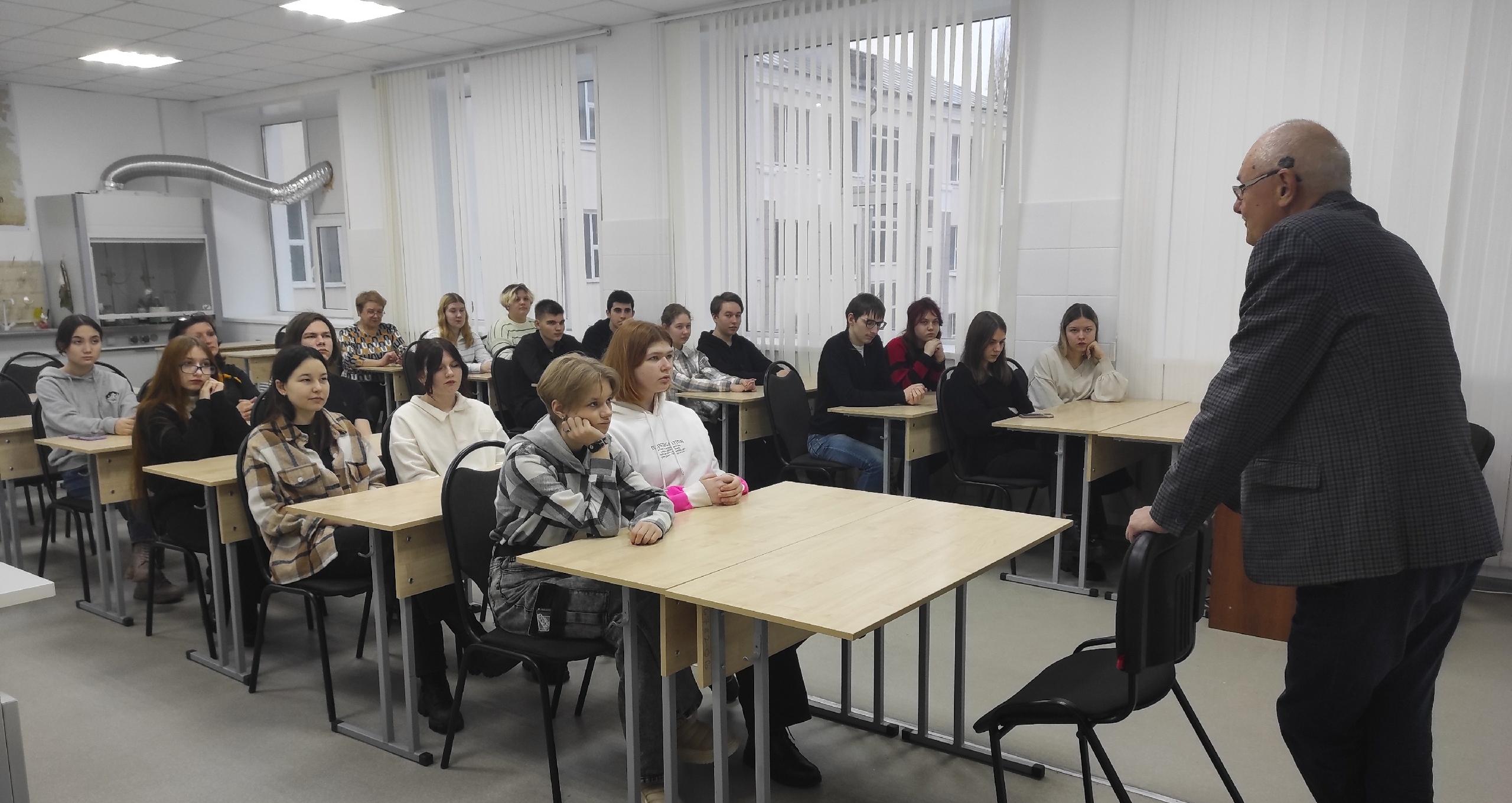 «Университетские субботы»: преподаватели ФТИ провели мероприятия для школьников