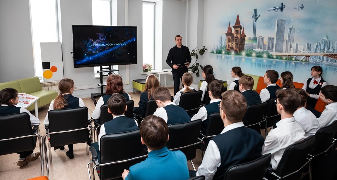 Ученики космических классов примерили профессии инженеров и программистов 