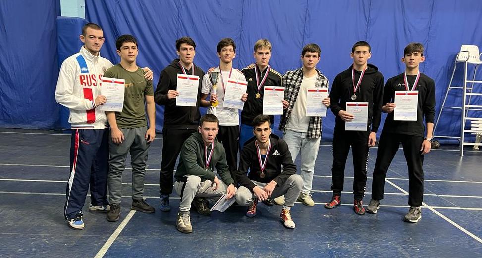 Гагаринцы получили серебро в соревнованиях по греко-римской борьбе