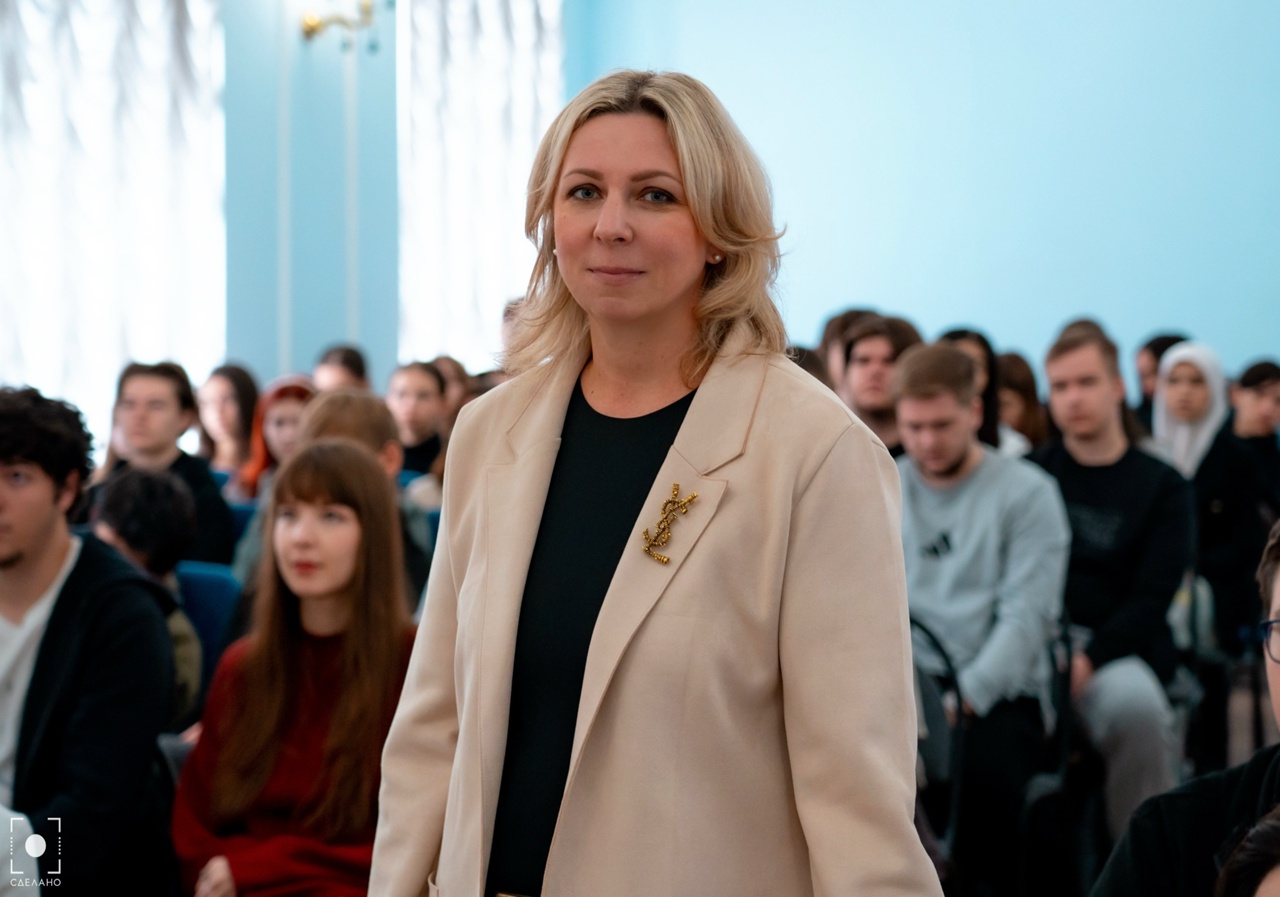 Поздравление по случаю Дня рождения Елены Овчинниковой 