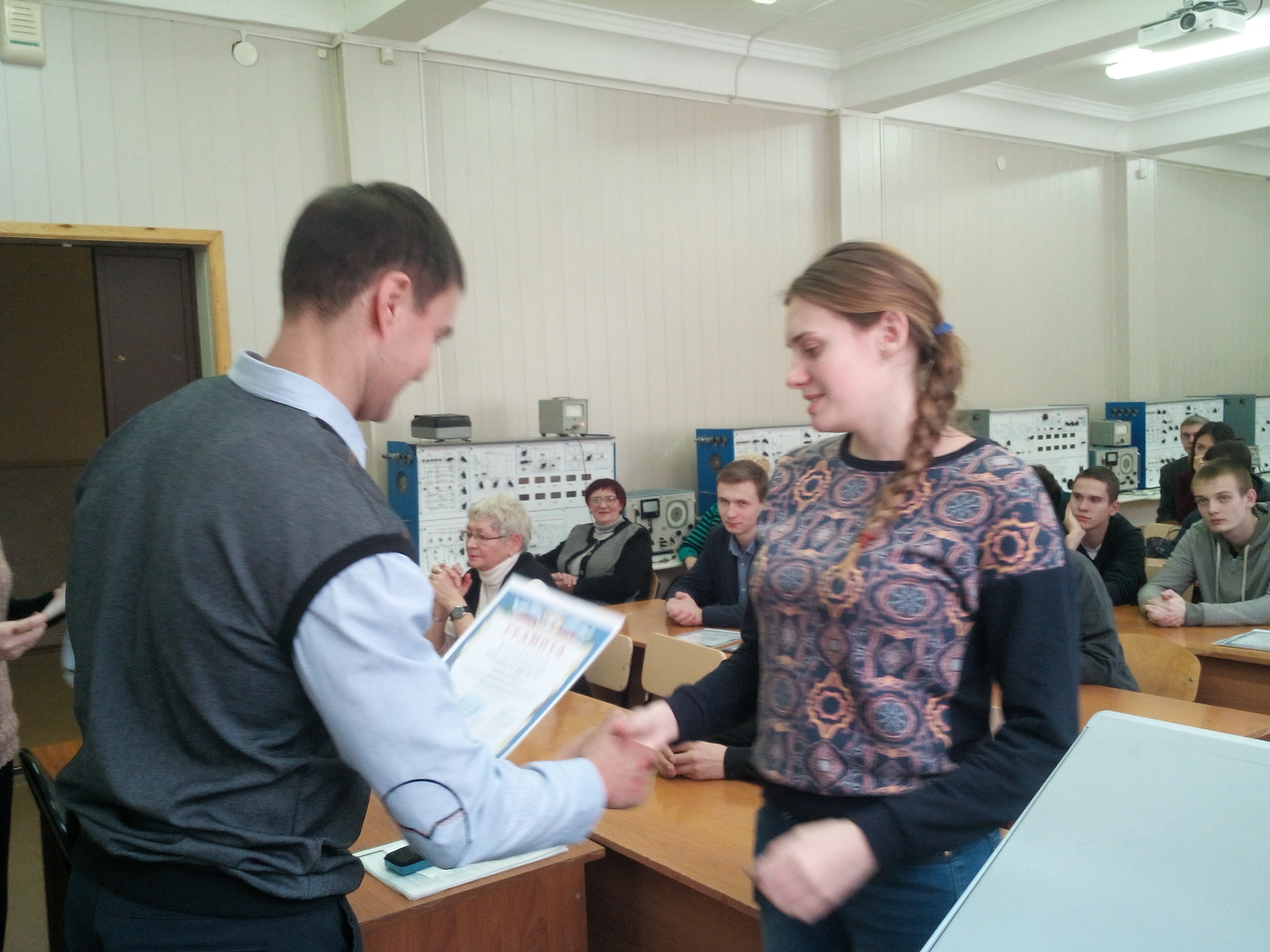 В ИнЭТС прошло награждение победителей двух олимпиад по электротехнике