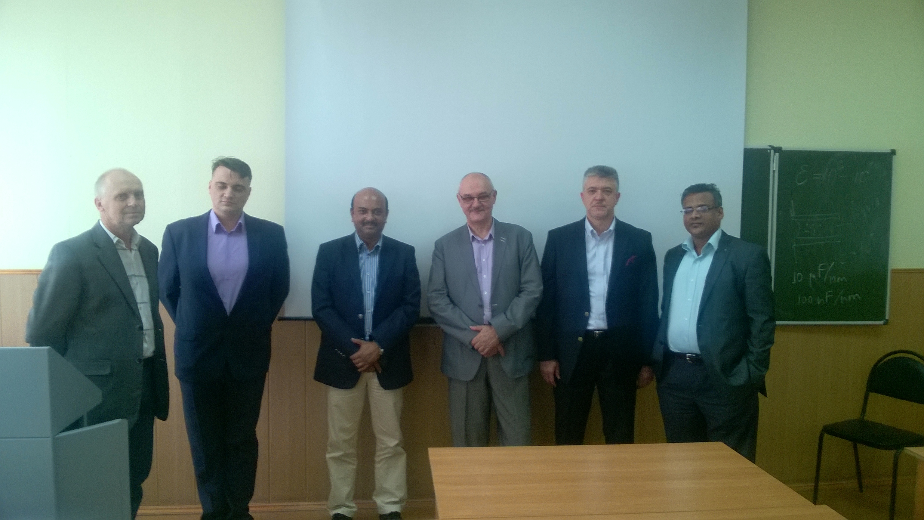 Делегация компании из Индии побывала в лабораториях ФТИ