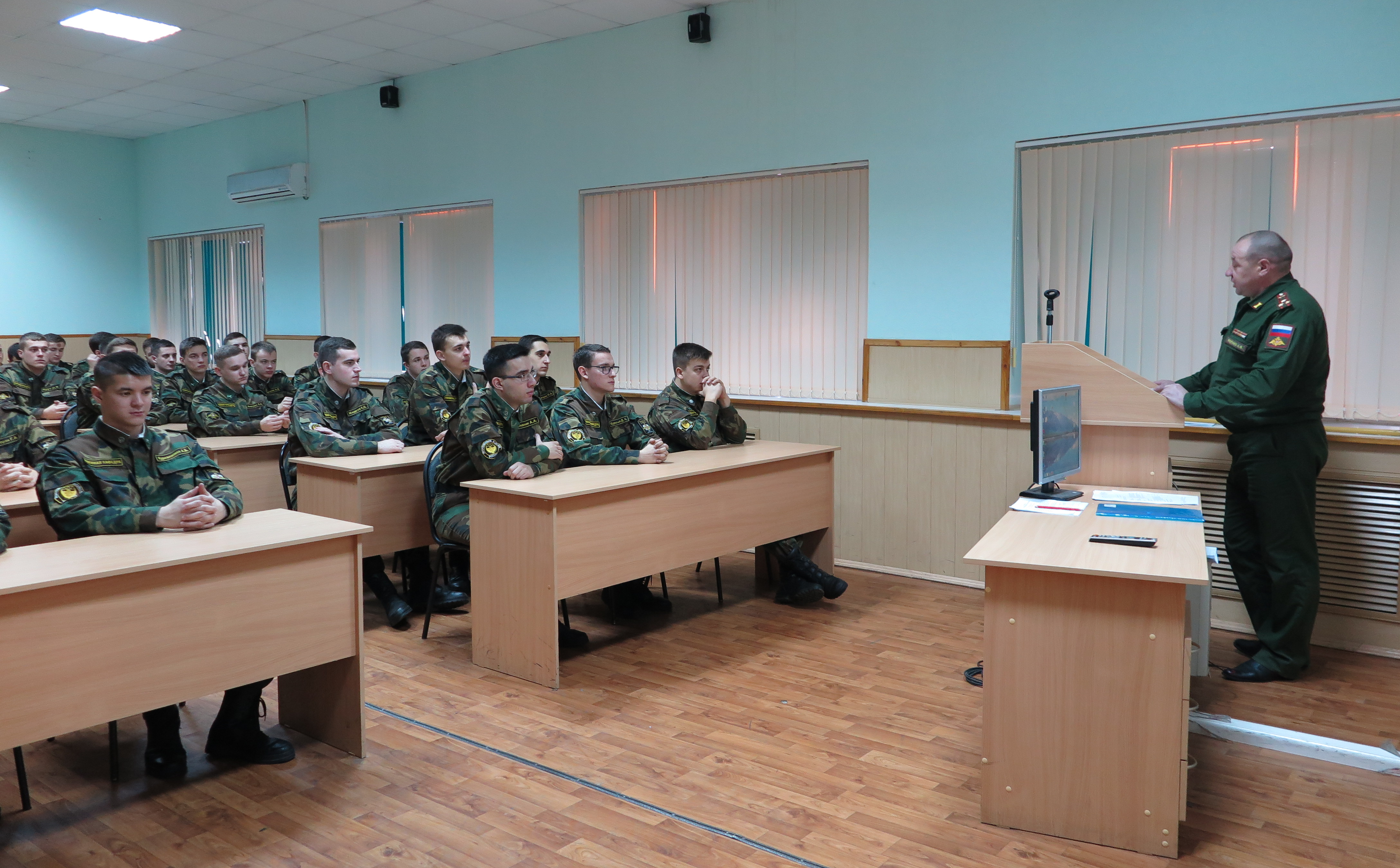 Политеховцам предложили службу по контракту