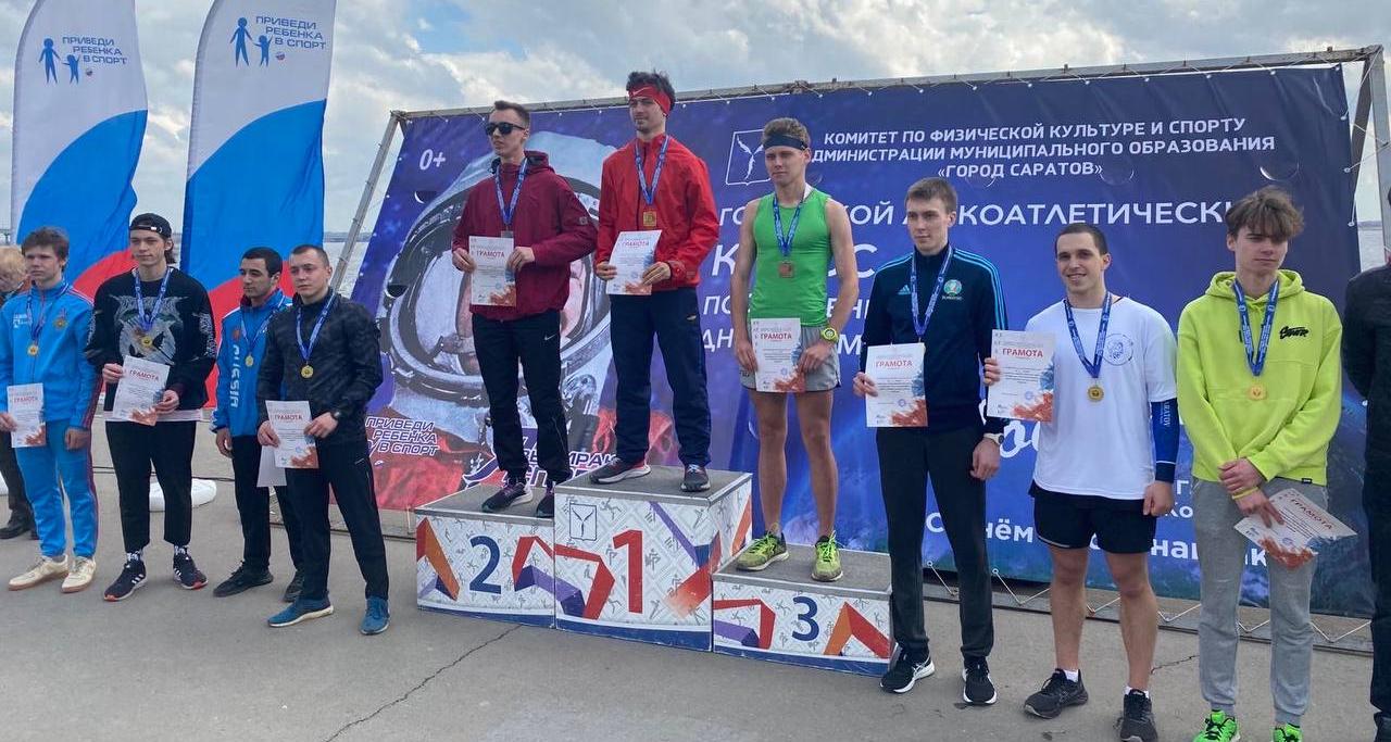 Студенты университета пробежали легкоатлетический кросс, посвященный Дню космонавтики