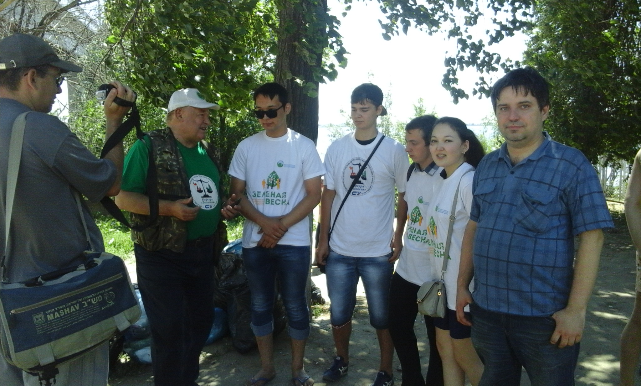 Студенты ЭКЛ - участники экоакции "Чистый берег"