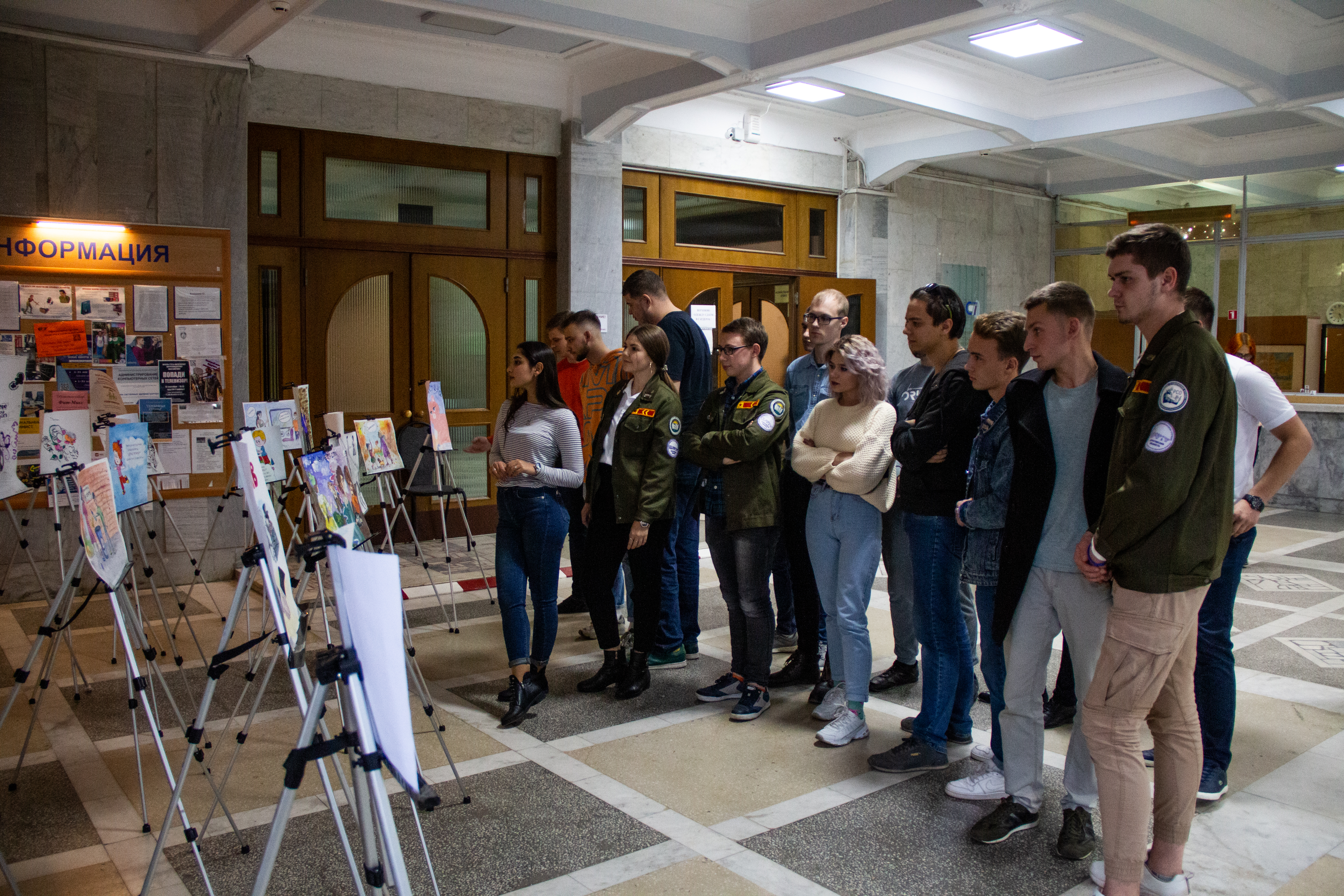 Студенты посетили выставку «Вежливость – это модно»