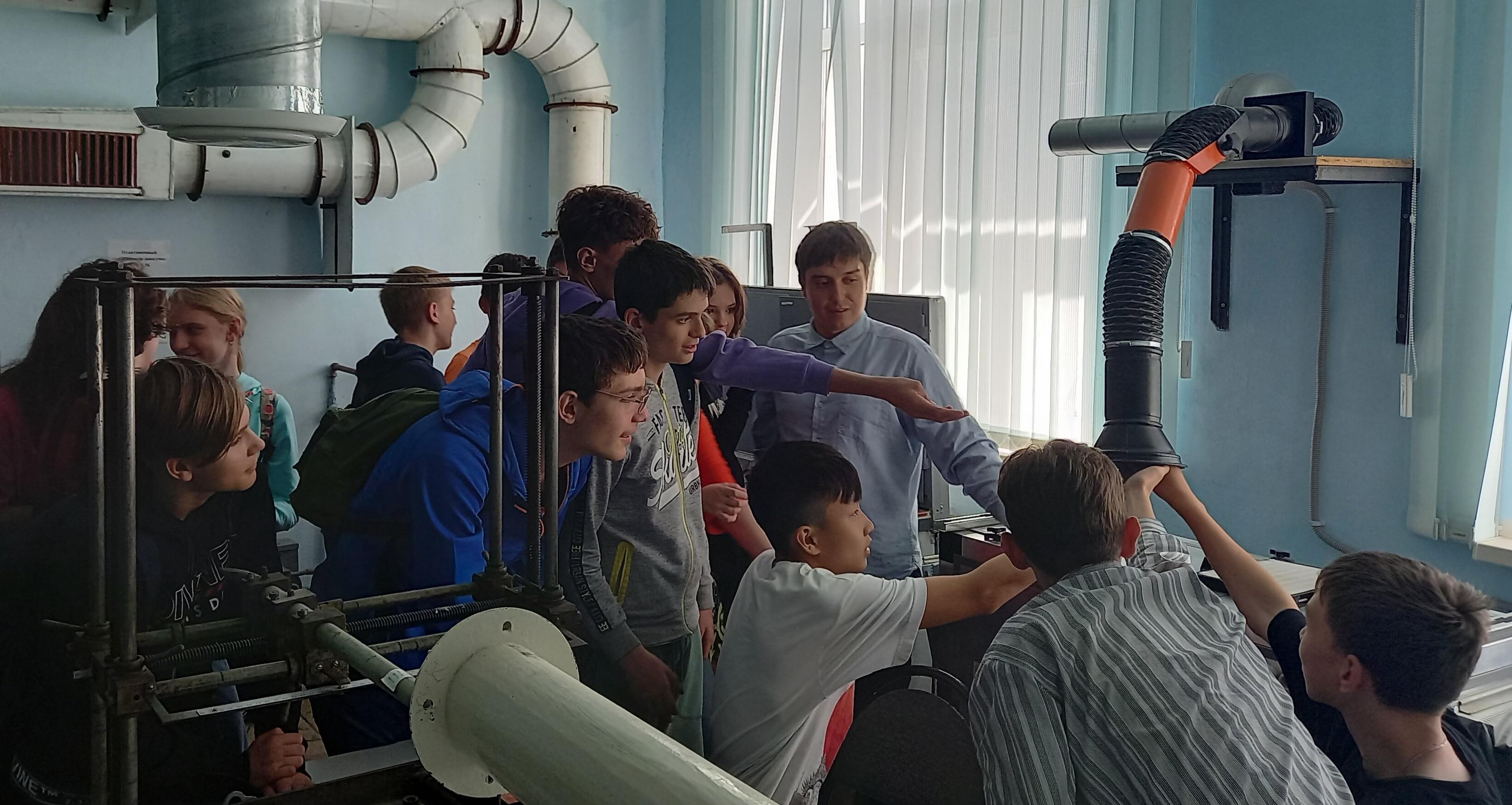 Сотрудники УРБАС организовали экскурсию для саратовских школьников Сотрудники УРБАС организовали экскурсию для саратовских школьников