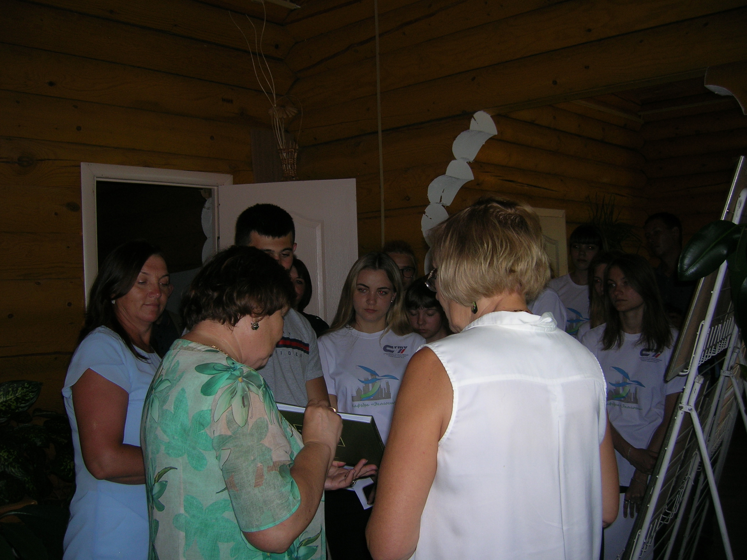 В рамках Всероссийской научной школы прошла  выставка-экскурсия «Легенды и предания Саратовской земли».  