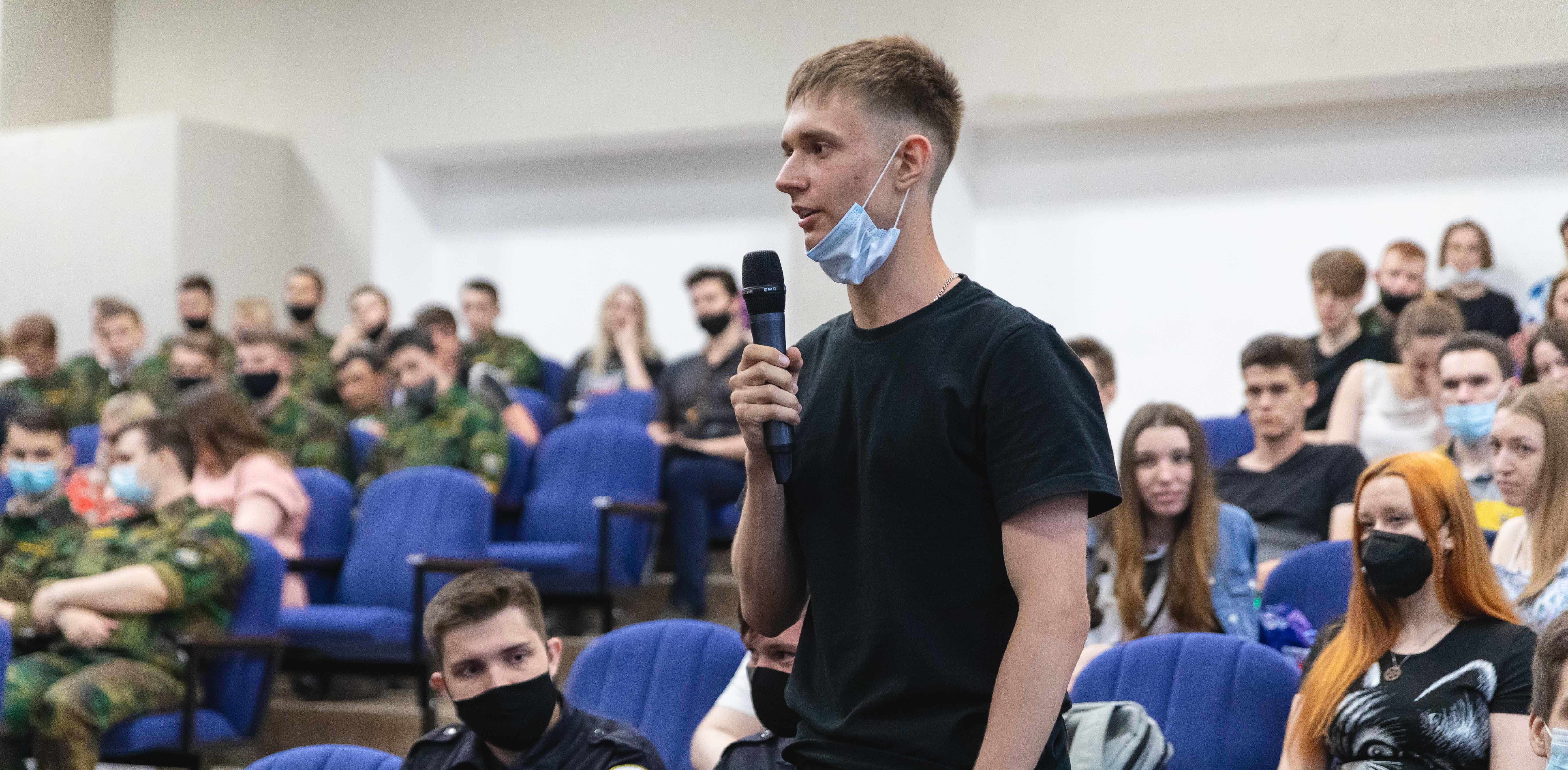 В техническом университете обсудили мужество и служение стране