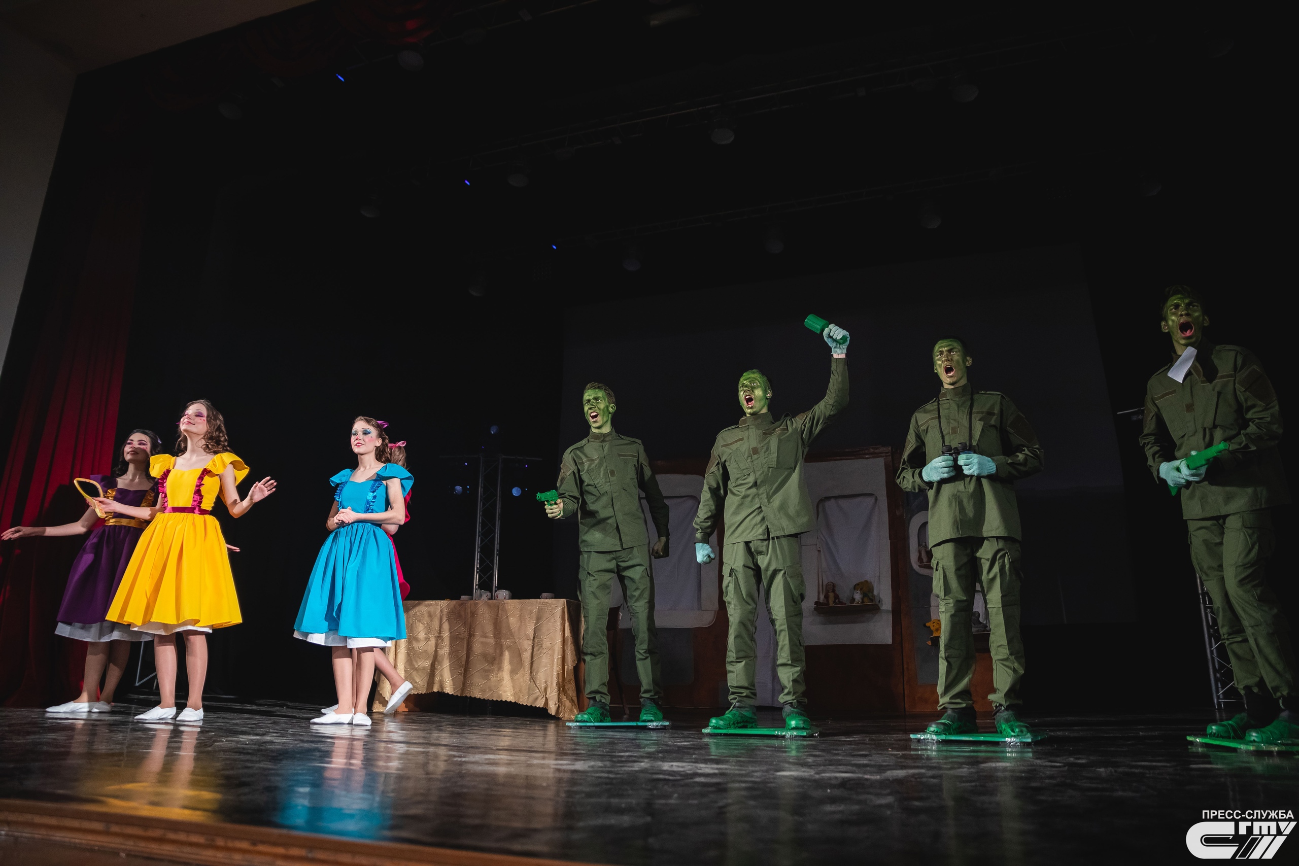 «Студенческая весна – 2021»: ИнЭТС выступил с программой «Игрушки всё видят, но не умеют говорить»