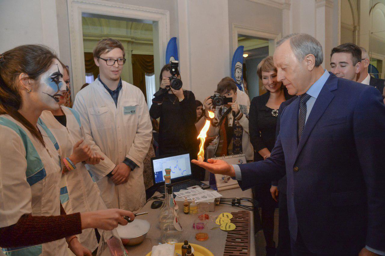 Студенты кафедры ХИМ приняли участие в закрытии Года добровольца