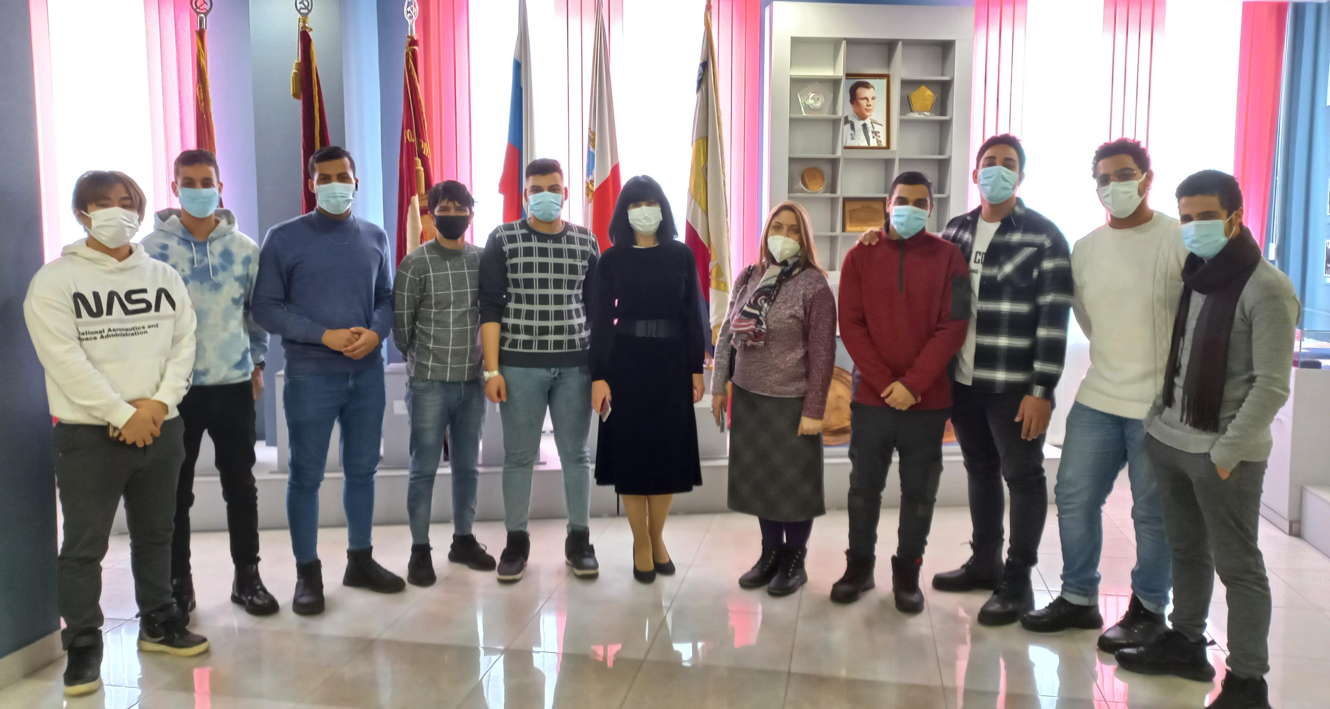 Иностранные слушатели курсов русского языка посетили музей истории СГТУ 