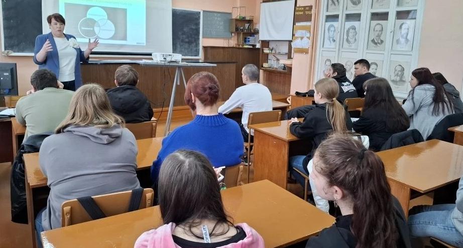Доцент СЭИ провела лекцию для студентов Петровского аграрно-технологического техникума
