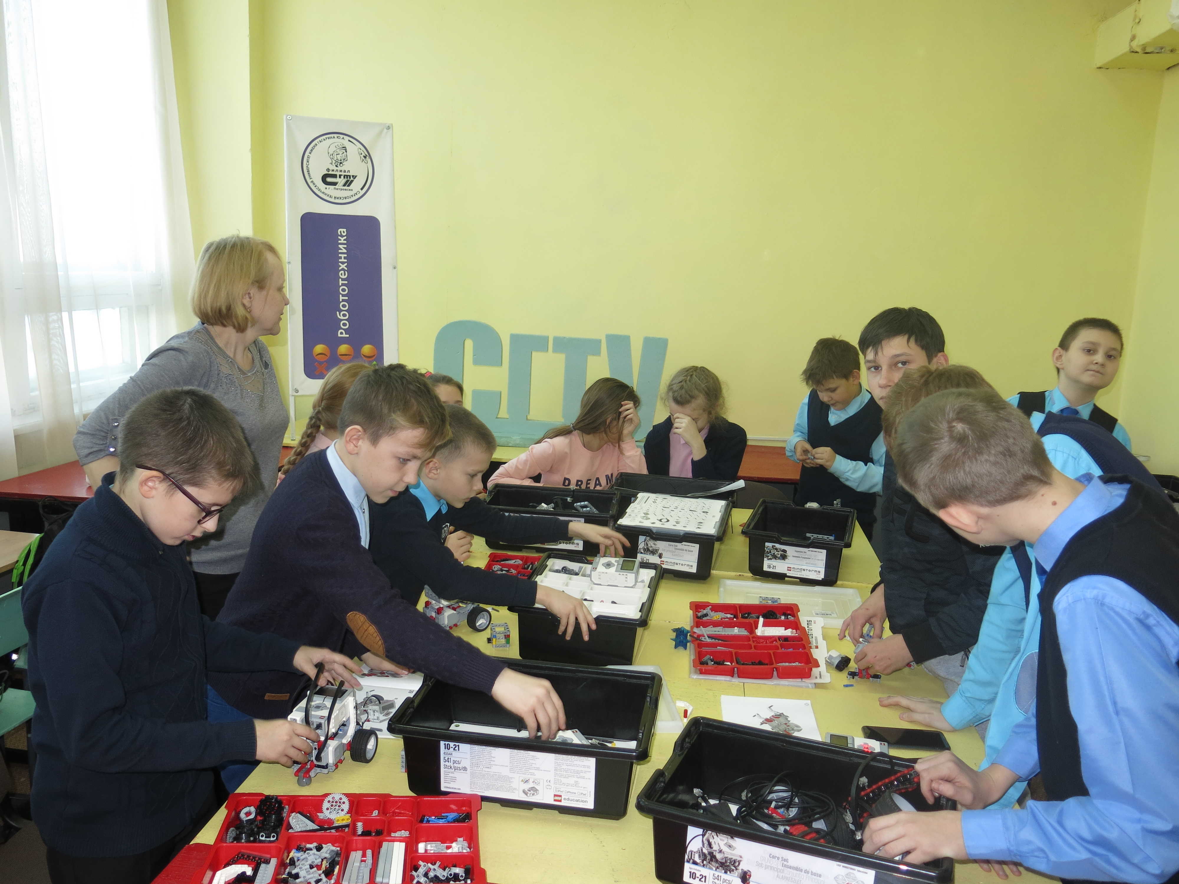 Пятиклассники Петровска будут учиться собирать роботов