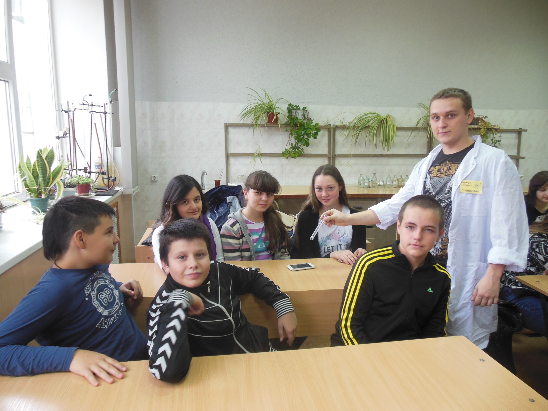 Школьники погрузились в увлекательный мир химии