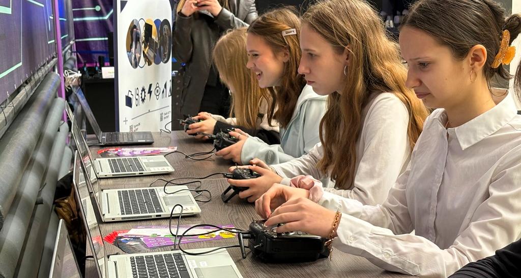 Политех продолжает знакомить школьников с технологиями будущего 