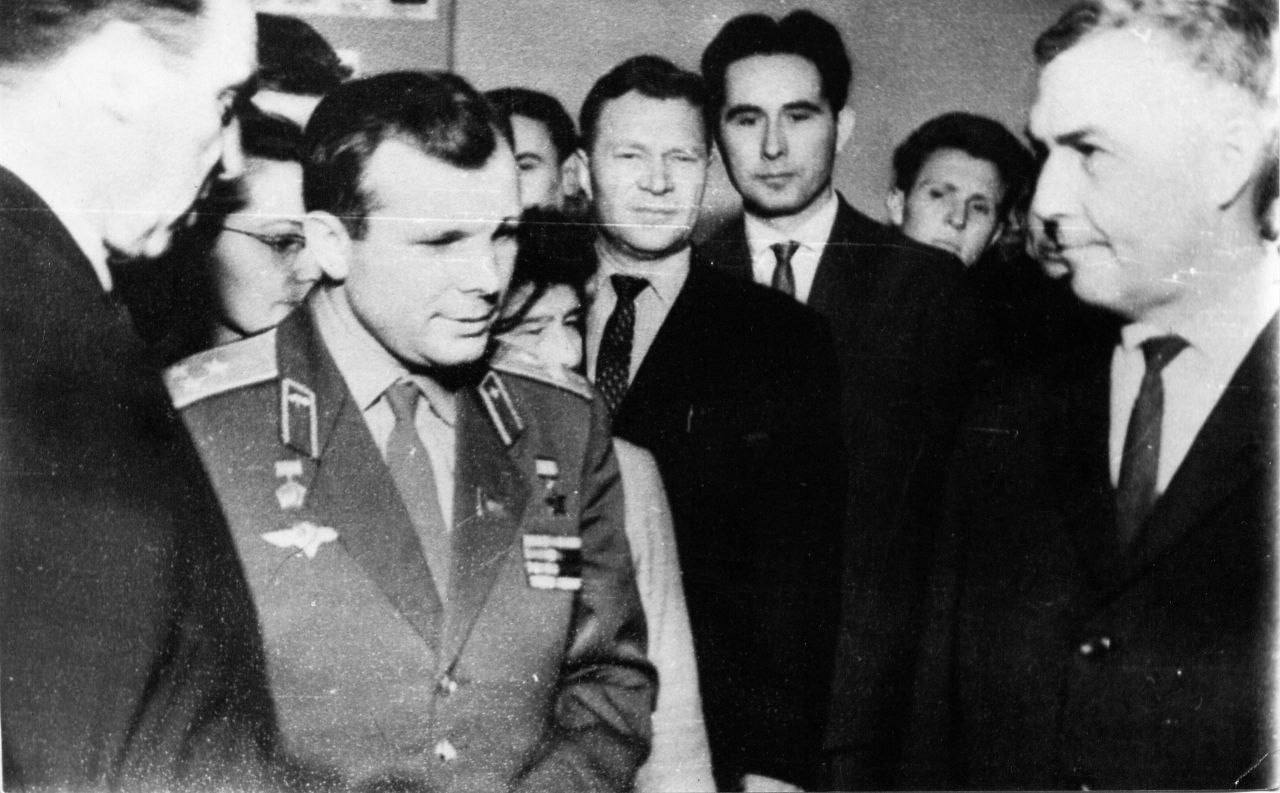 61 год назад состоялся памятный визит Юрия Гагарина в Саратовский индустриальный техникум