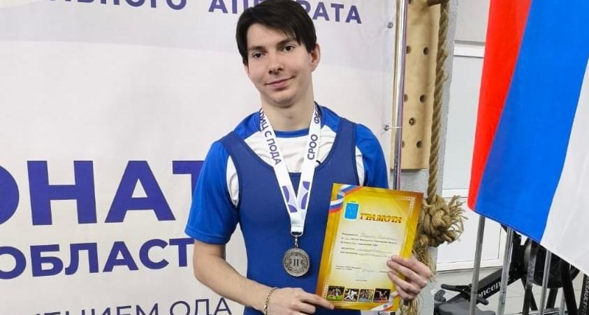 Студент ИнПИТ стал серебряным призером чемпионата Саратовской области по пауэрлифтингу