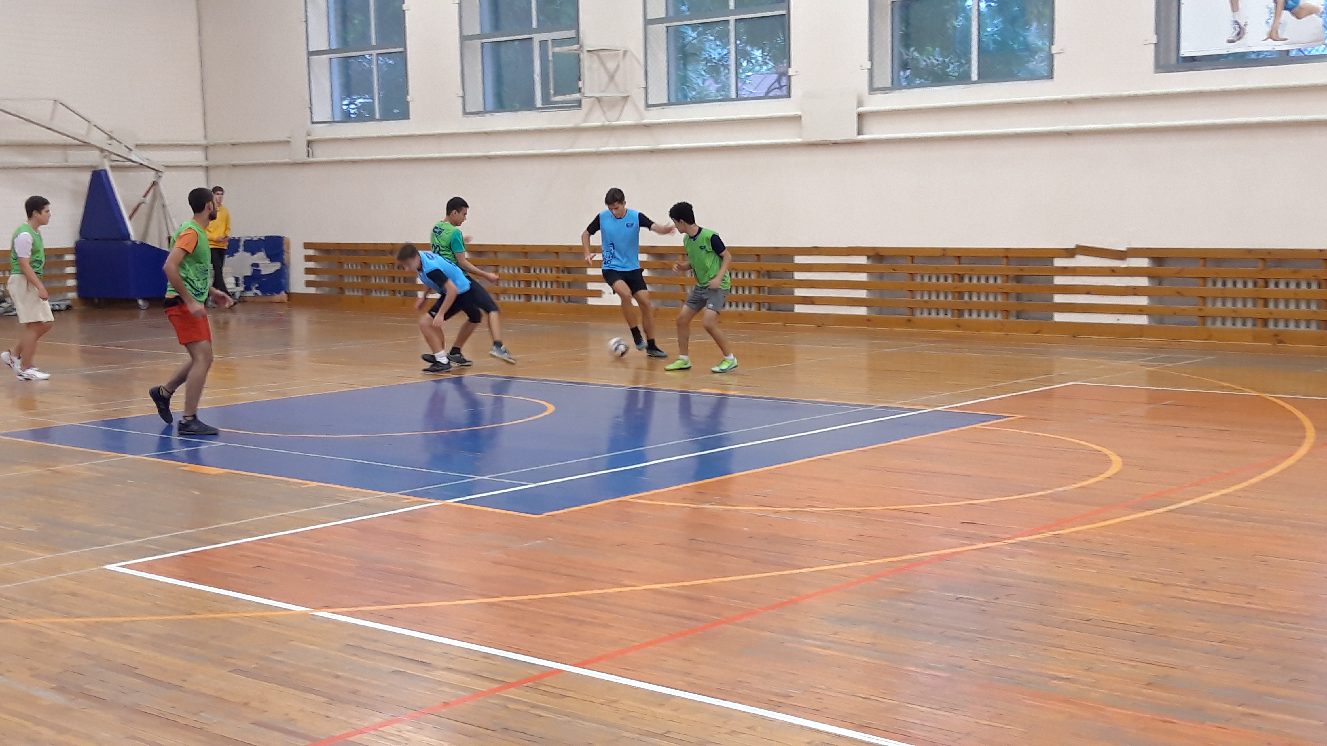 Иностранные студенты СГТУ приняли участие в Спартакиаде по мини-футболу