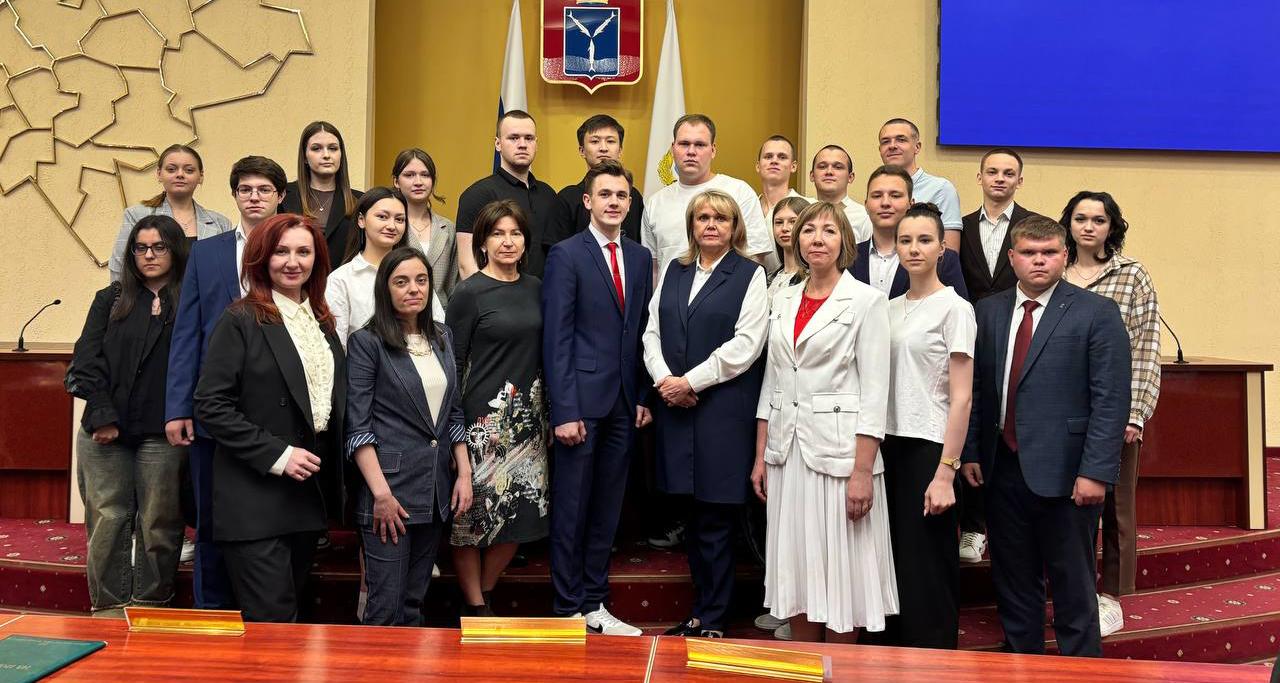 Студенты СЭИ приняли участие в публичных слушаниях по исполнению областного бюджета