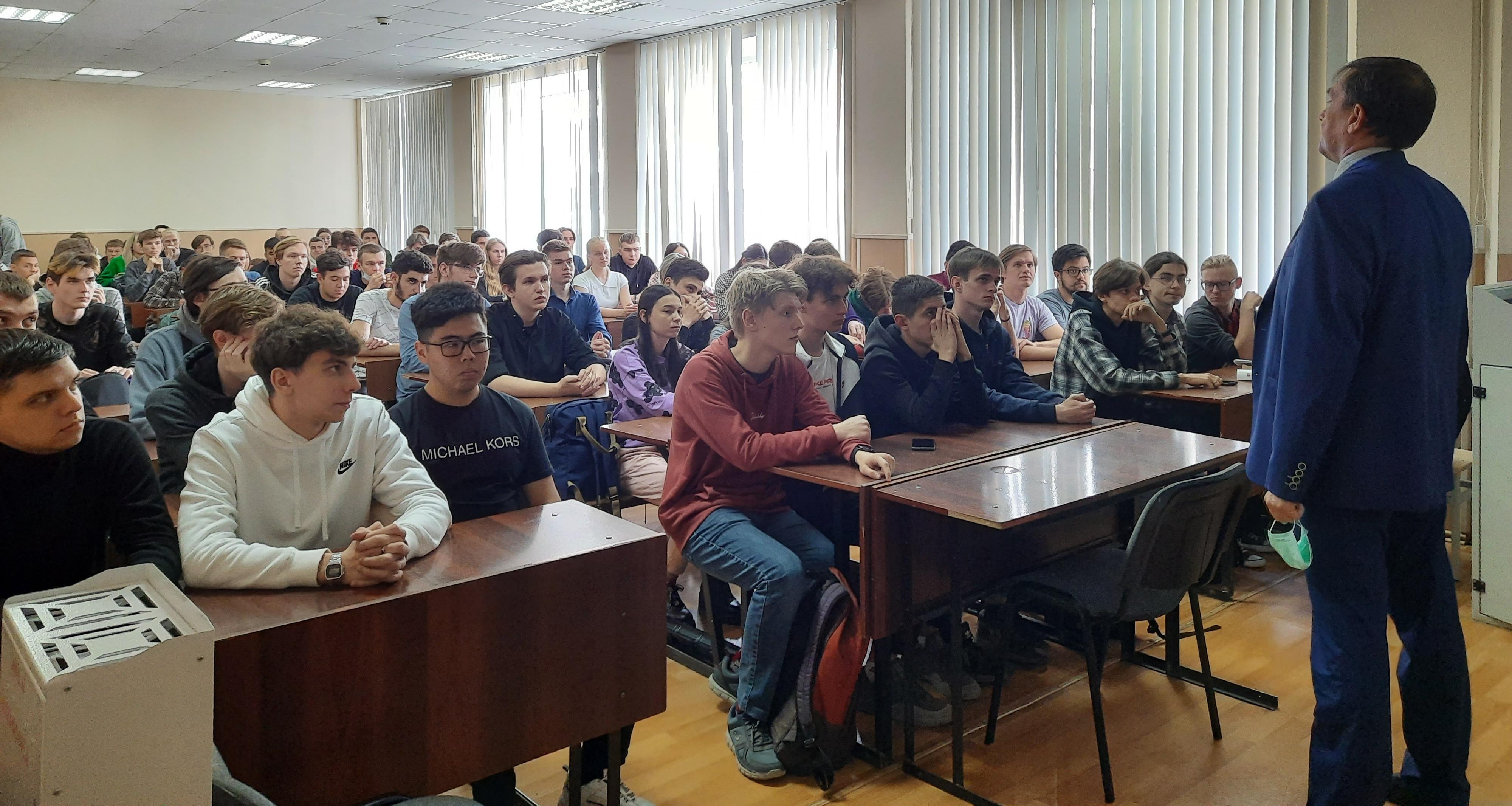 В ИММТ состоялось организационное собрание администрации с первокурсниками