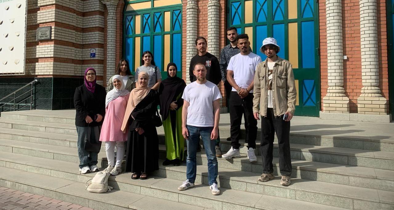 Слушатели курсов русского языка посетили Саратовский исламский комплекс