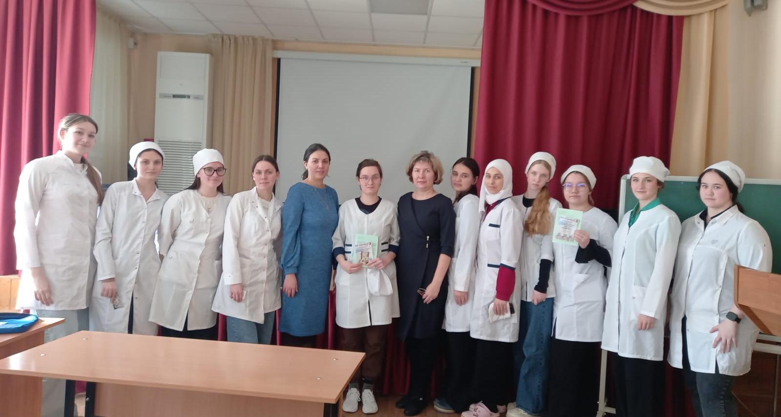 Преподаватели СЭИ провели тренинг для студентов колледжа