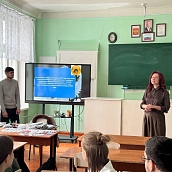 Преподаватели и студенты СЭИ провели профориентационные мероприятия в школах Саратова