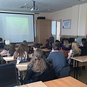 Школьники посетили с экскурсией лаборатории ФТИ