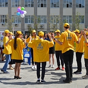 «Здоровая альтернатива» в СГТУ: флешмоб, митинг и реконструкция ко Дню Победы