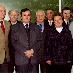 Ю.В. Мусатов с коллегами по кафедре . Саратов, 1990-е гг