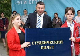 Торжественная линейка ЭТИ прошла в сквере имени Льва Кассиля