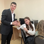 Студенты 1 курса провели почту в честь 8 марта 