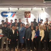 Иностранные студенты пообщались с Александром Сотниченко в формате «Диалог на равных»