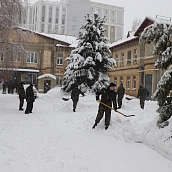 Снегопад: политеховцы вышли на помощь городу