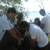 Студенты ЭКЛ - участники экоакции "Чистый берег"