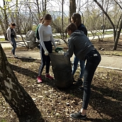 Политеховцы участвуют в субботниках в Парке Победы