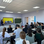 Студентка Ольга Тумаева вернулась в родную школу, чтобы вдохновить новое поколение на научные свершения