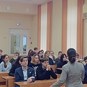 Профессор СЭИ провела мастер-класс для старшеклассников саратовского лицея